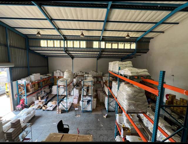 350M² WAREHOUSE TO LET IN LASER PARK